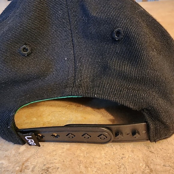 Snapback Black Hat with the saying "Smokin'em all since 1947" - Picture 3 of 9